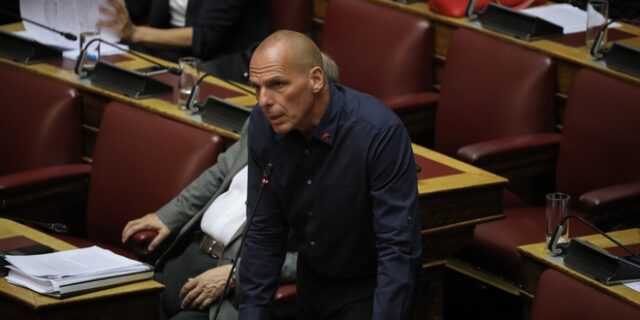 Βαρουφάκης σε Μητσοτάκη: “Δεν έχετε κατανοήσει το μέγεθος της κρίσης”