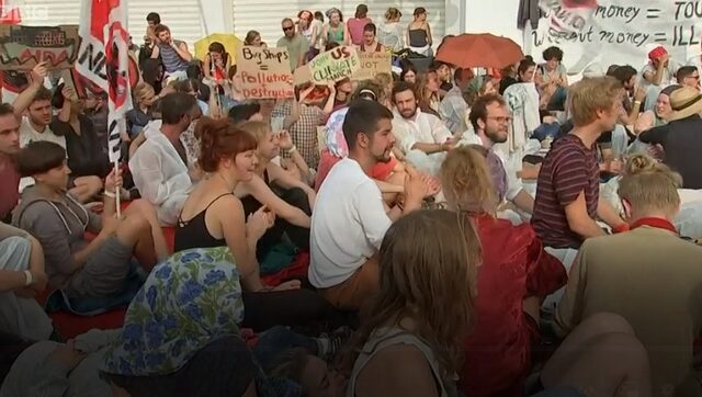 Φεστιβάλ Βενετίας: Ακτιβιστές για το κλίμα “κατέλαβαν” το κόκκινο χαλί