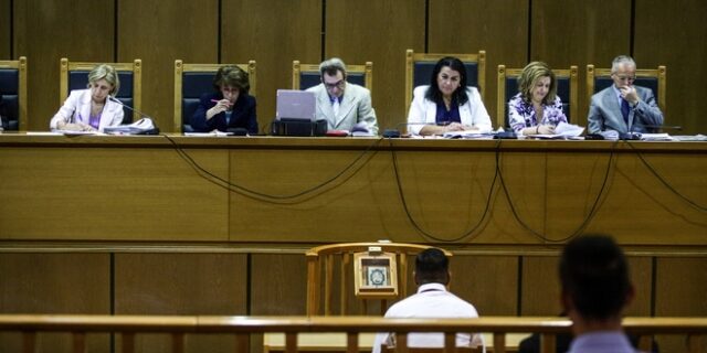 Δίκη Χρυσής Αυγής: “Έμειναν οι γιαγιάδες, φύγαμε εμείς”