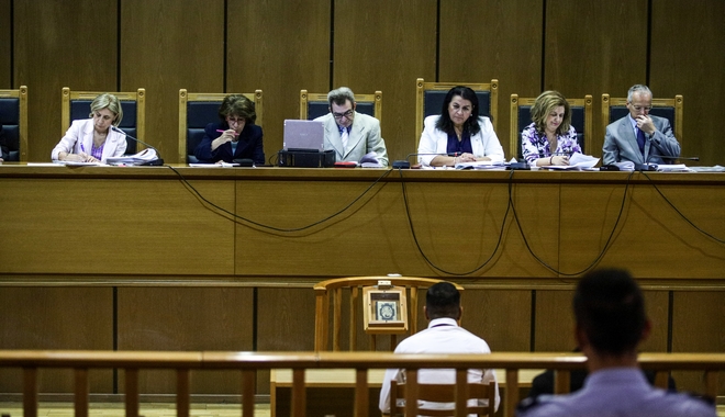 Δίκη Χρυσής Αυγής: “Έμειναν οι γιαγιάδες, φύγαμε εμείς”