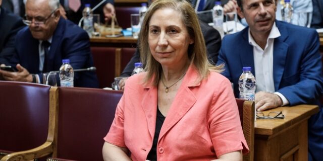 Ξενογιαννακοπούλου για μετακλητούς: Ο Μητσοτάκης το 2014 είχε 53 κι εγώ 12