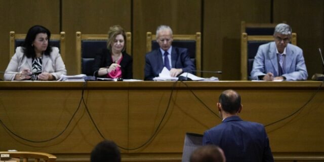 Χρυσή Αυγή: Απαλλαγή των κατηγορουμένων ζητά η εισαγγελέας για το “Συνεργείο” – “Δείχνει” τον νέο Ποινικό Κώδικα.