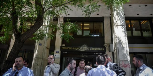Κοινωνικό μέρισμα 2019: Από πού θα φουσκώσει το πλεόνασμα – Από τι κινδυνεύει η καταβολή του