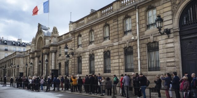 Ζακ Σιράκ: Λαϊκό προσκύνημα πριν την επίσημη τελετή, παρουσία 30 ηγετών