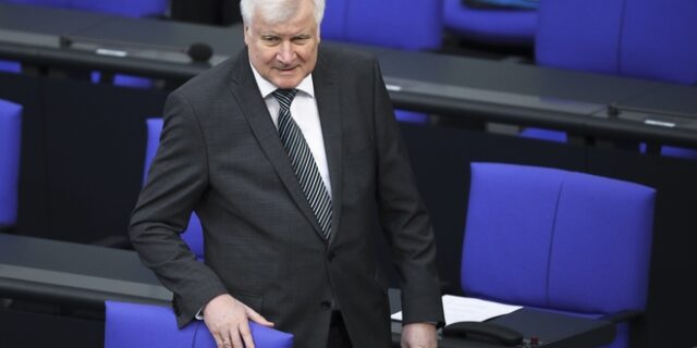 Ζεεχόφερ: Αν δεν βοηθήσουμε Ελλάδα και Τουρκία, οι μετανάστες αργά ή γρήγορα θα φτάσουν και στη Γερμανία