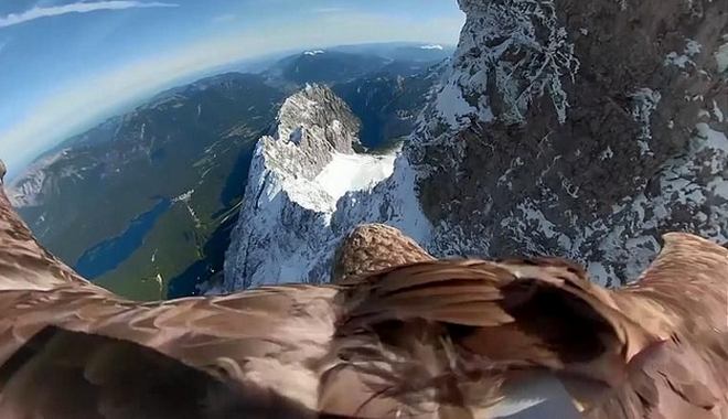 Βίντεο: Το λιώσιμο των πάγων στις Άλπεις με τα “μάτια” ενός αετού