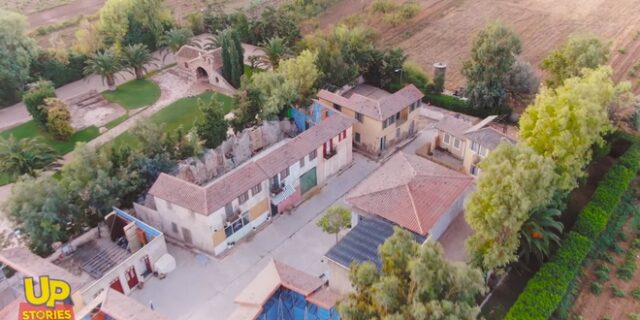 Άγριες Μέλισσες: Το σκηνικό αριστούργημα της σειράς που σε ταξιδεύει στον χρόνο