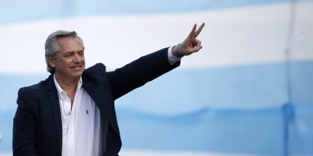 Αργεντινή: Ο Φερνάντες αποποινικοποιεί τις αμβλώσεις