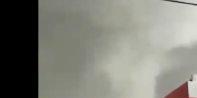 Εντυπωσιακές εικόνες από τον ανεμοστρόβιλο που “σάρωσε” τον Ασπρόπυργο