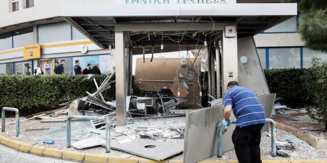 Ανατίναξαν ΑΤΜ και αφαίρεσαν τις κασετίνες με τα χρήματα σε κιόσκι στην Γλυφάδα