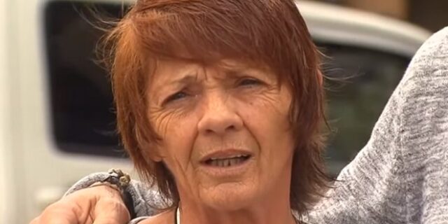 Χάθηκε στην έρημο και την εντόπισαν 3 ημέρες μετά χάρη στο “SOS” που είχε γράψει στο χώμα