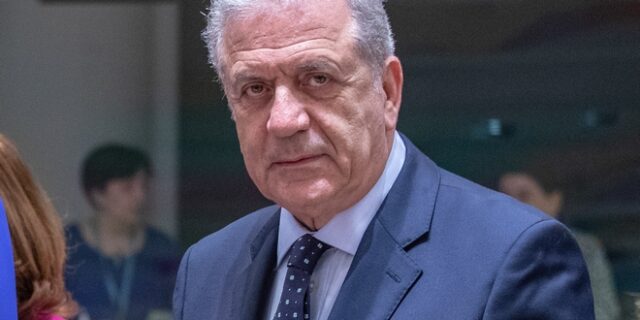 Μήνυση Αβραμόπουλου κατά εφημερίδας: “Συκοφαντικό και άθλιο πρωτοσέλιδο”