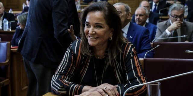Μπακογιάννη για παρέλαση αλα Monty Python: Τα κορίτσια θέλουν διάλογο, όχι ακραίους χαρακτηρισμούς