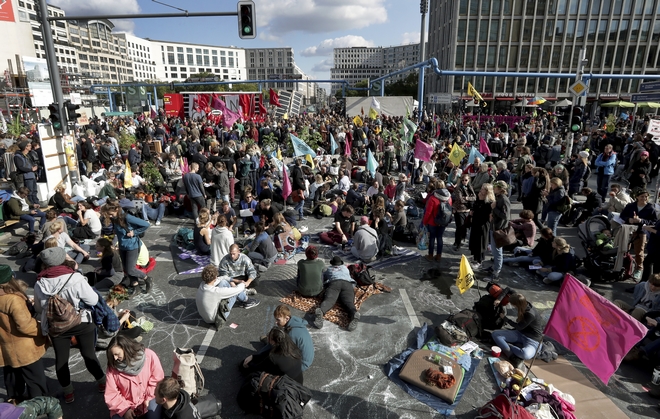 Γερμανία: Παραλύει το Βερολίνο από τις συγκεντρώσεις για το κλίμα