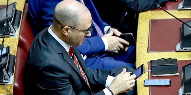 Μπογδάνος: Να ξεπεράσουμε τα ταμπού με τα ξερονήσια, βεβαίως να πάνε πρόσφυγες εκεί