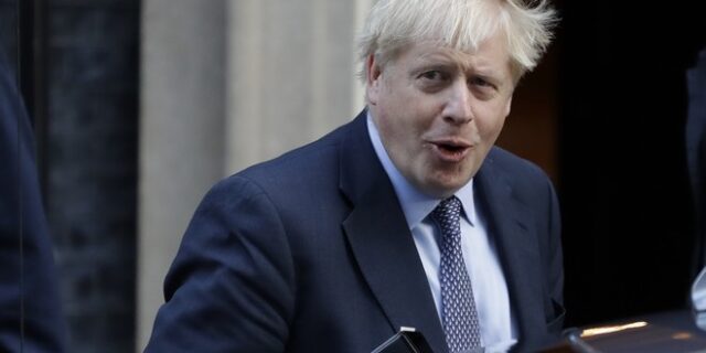 Ραγδαίες εξελίξεις αν ο Τζόνσον δεν στείλει στην ΕΕ την επιστολή για παράταση του Brexit