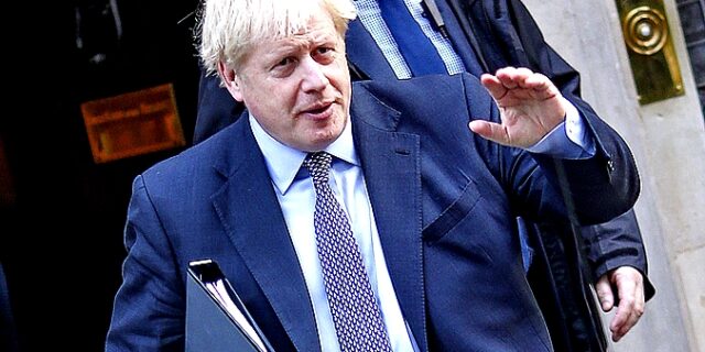 Τζόνσον: “Υιοθετήστε τη συμφωνία για το Brexit για να ενωθεί και πάλι η χώρα”