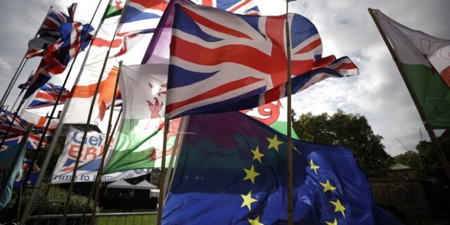 Brexit: Και οι φιλελεύθεροι Δημοκράτες απορρίπτουν τη συμφωνία του Τζόνσον