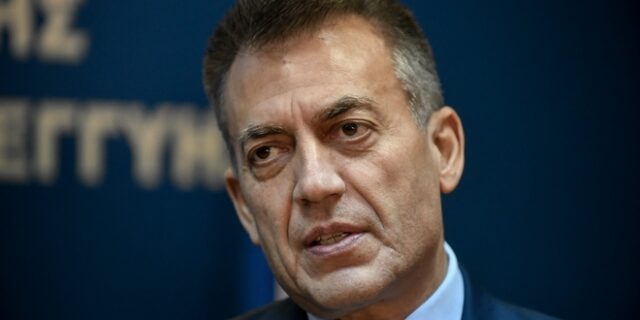 Βρούτσης: “Όλοι οι κληρονόμοι θα λάβουν τα αναδρομικά που δικαιούνται”
