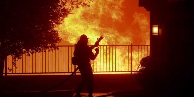 Σε κατάσταση συναγερμού η Καλιφόρνια εξαιτίας πυρκαγιών – Εκκενώνονται περιοχές