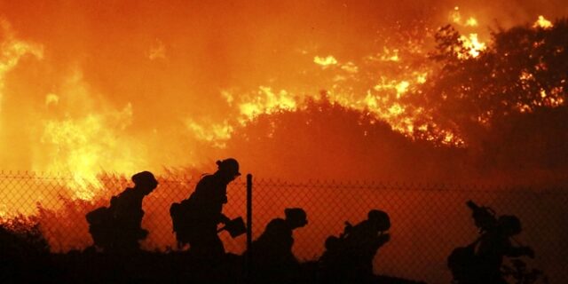 Καλιφόρνια: Τουλάχιστον ένας νεκρός από τις καταστροφικές φωτιές