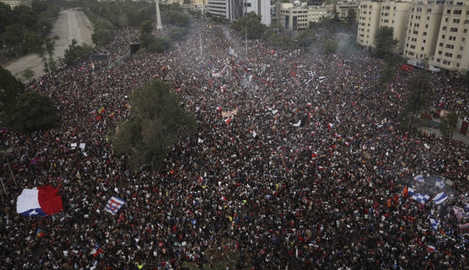 “Ιστορική μέρα” στη Χιλή: Στους δρόμους πάνω από 1.000.000 διαδηλωτές