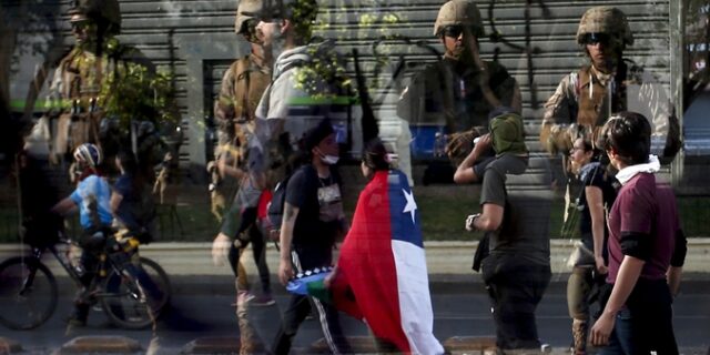 Η απάντηση των εξεγερμένων στον Πινιέρα: 48ωρη γενική απεργία στη Χιλή