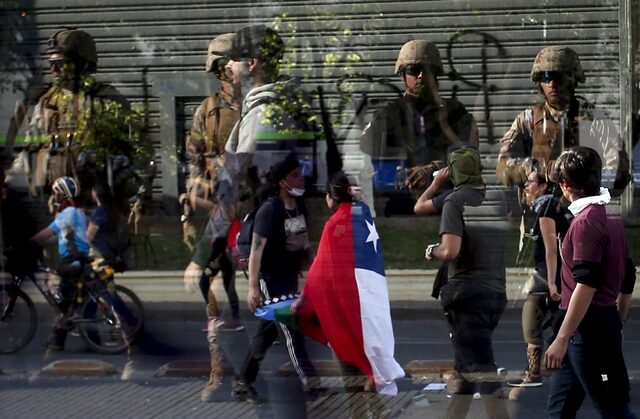 Χιλή: Στους 15 νεκροί, “είμαστε σε πόλεμο” δηλώνει ο πρόεδρος