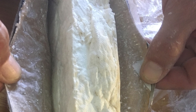 Άγιος Δημήτριος: Εντοπίστηκαν πάνω από 100 κιλά κοκαΐνης κρυμμένα σε ταψιά και άμμο γάτας