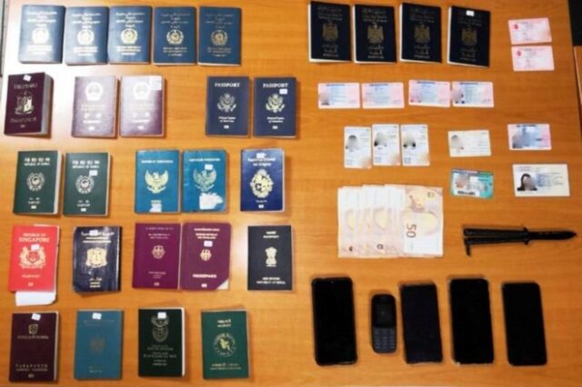 Με “βιτρίνα” ψιλικατζίδικο διακινούσαν πλαστά έγγραφα και διαβατήρια