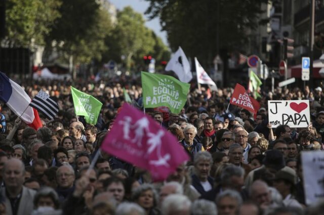 Γαλλία: Χιλιάδες διαδηλωτές κατά της εξωσωματικής γονιμοποίησης σε λεσβίες και μόνες γυναίκες