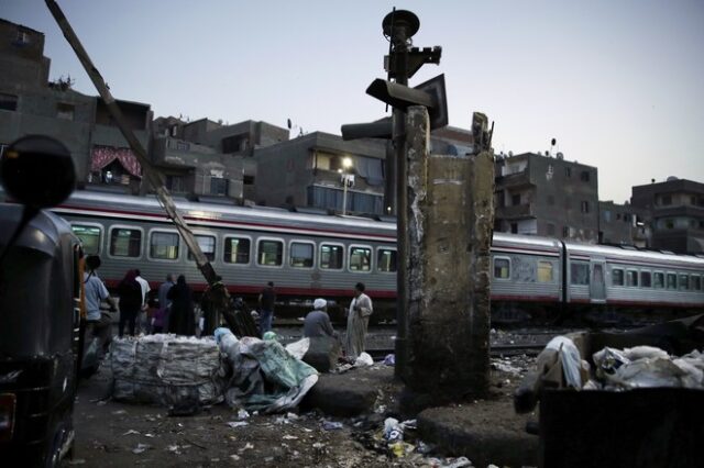 Αίγυπτος: Νεκρός επιβάτης χωρίς εισιτήριο – Ελεγκτής τον κατέβασε από εν κινήσει τρένο