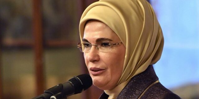 Εμινέ Ερντογάν: Σάλος από τις δηλώσεις της για την “εκστρατεία κατά της σπατάλης”