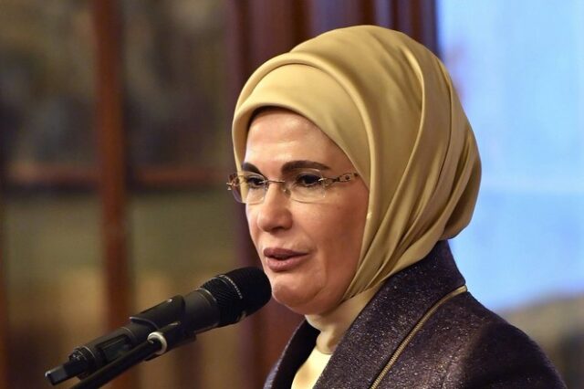 Εμινέ Ερντογάν: Σάλος από τις δηλώσεις της για την “εκστρατεία κατά της σπατάλης”