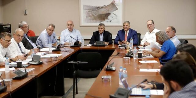 Αγοραστός: Όχι σε κλειστές δομές – στρατόπεδα, κονδύλια από ΕΕ για Έλληνες