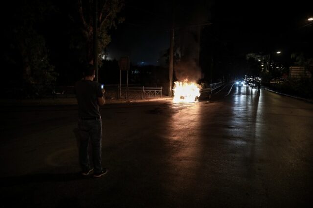 Επίθεση με βόμβες μολότοφ σε διμοιρία στα Εξάρχεια – Ένας τραυματίας αστυνομικός