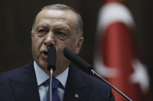 Ο Ερντογάν ζητά από τις ΗΠΑ να του παραδώσουν τον επικεφαλής των συριακών κουρδικών δυνάμεων