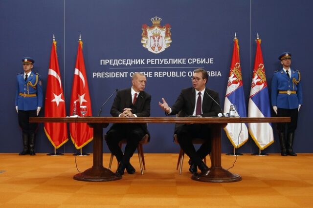 Ο Ερντογάν στη Σερβία: Συζήτηση με Βούτσιτς για οικονομική συνεργασία, ασφάλεια και άμυνα