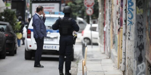 Ταυτοποιήθηκαν οι διακινητές ναρκωτικών από την αποθήκη της οδού Οικονόμου στα Εξάρχεια