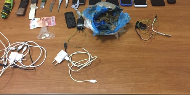 Φυλακές Κορυδαλλού: Πλήθος από αυτοσχέδια μαχαίρια και κινητά βρέθηκαν σε νέα έφοδο