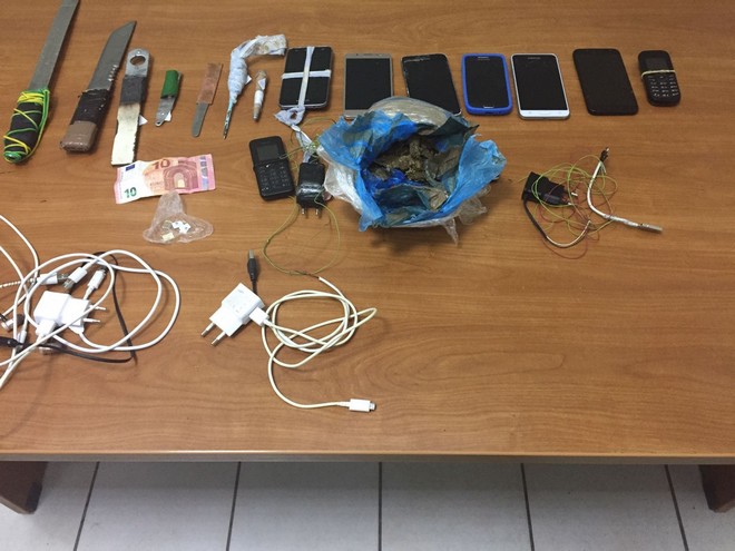 Φυλακές Κορυδαλλού: Πλήθος από αυτοσχέδια μαχαίρια και κινητά βρέθηκαν σε νέα έφοδο
