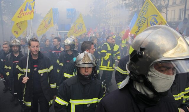 Επεισόδια στο Παρίσι σε διαδήλωση πυροσβεστών