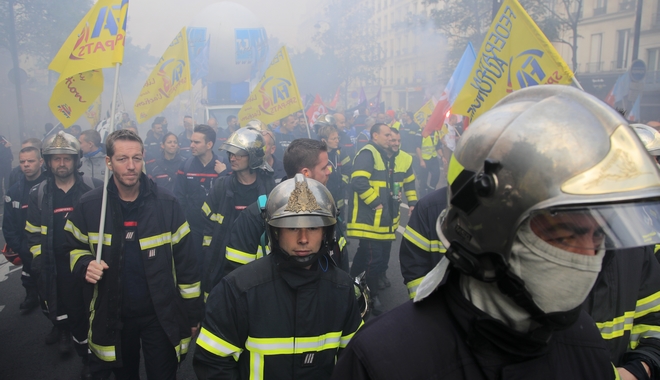 Επεισόδια στο Παρίσι σε διαδήλωση πυροσβεστών