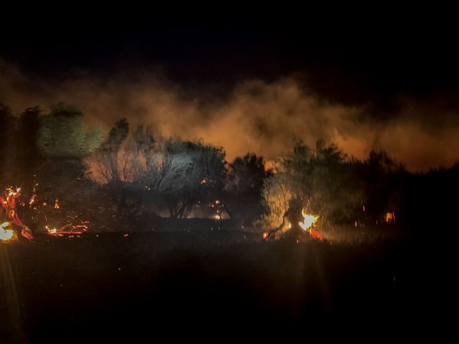 Φωτιά στο Πόρτο Ράφτη: Ολονύχτια μάχη με τις φλόγες – Απομακρύνθηκαν κάτοικοι