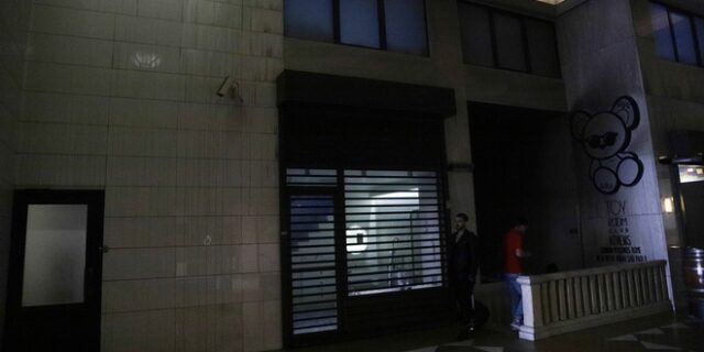 Φωτιά σε κλαμπ στην Πανεπιστημίου: Ξεκίνησε από κλειδωμένο γραφείο – Από θαύμα δεν υπήρξαν θύματα