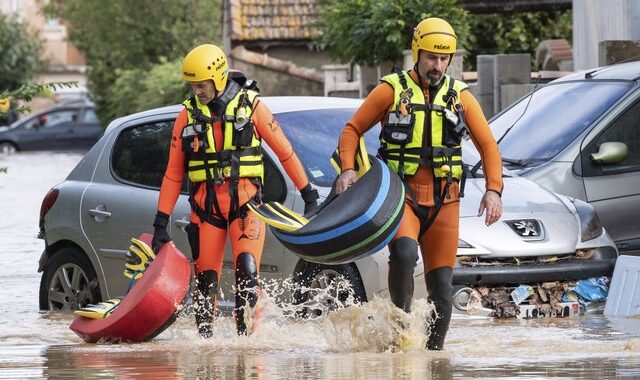 Πλημμύρες στη Γαλλία: Σιδηροδρομικές γραμμές κρέμονται στον αέρα – Διακοπή δρομολογίων