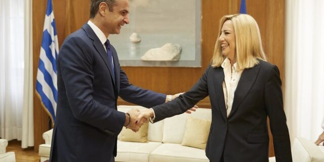 Κρυωμένοι Μητσοτάκης και Γεννηματά: “Δεν θα κολλήσουμε ο ένας τον άλλο”