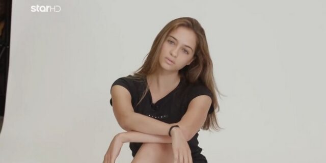 GNTM 2: Η Βίκυ πόζαρε, οι διαγωνιζόμενες το πάλεψαν – “Τι είσαι, το κοριτσάκι με τα σπίρτα;”