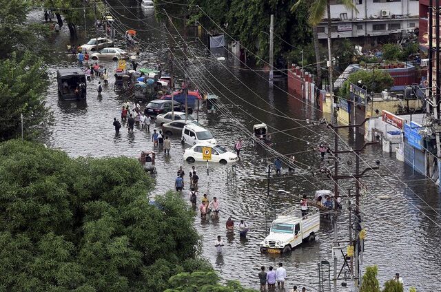 Ινδία: Στους 150 οι νεκροί από τις πλημμύρες των μουσώνων