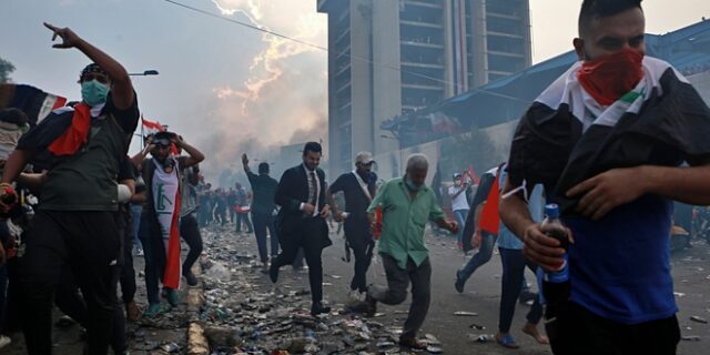 Χάος στο Ιράκ: Πυρ από δυνάμεις ασφαλείας κατά διαδηλωτών – 14 νεκροί και 865 τραυματίες